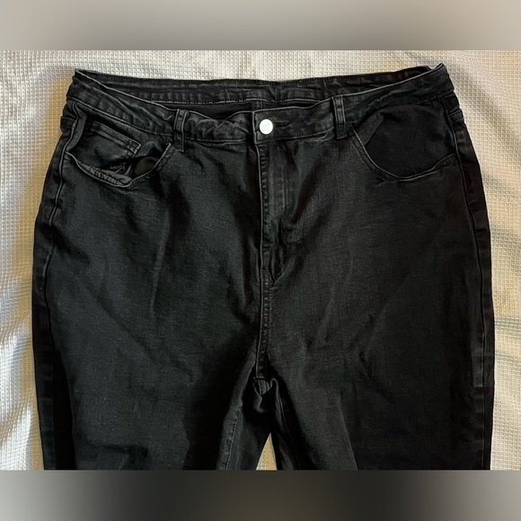 SHEIN Curve Women's Black Distressed Jeans 18 inch Waist, Size 3XL - Picture 2 of 14